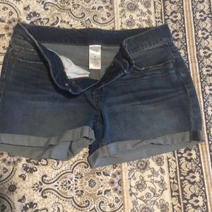 Size 8 stretchy jean material shorts.